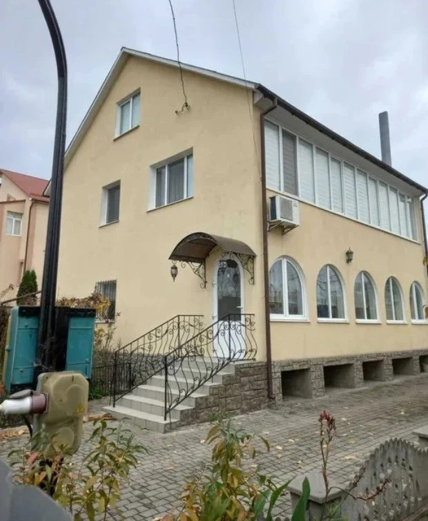 Продажа дома. 5 rooms, 131 m², 2 floors. 24, Квіткова, Каменец-Подольский. 