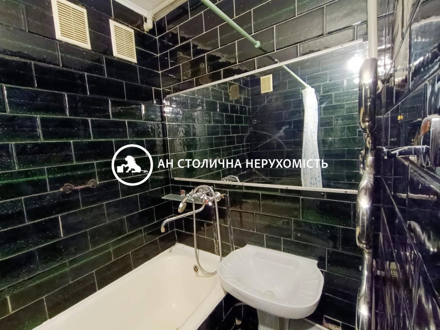Apartments for sale. 1 room, 42 m², 1st floor/16 floors. 1, Kvitneviy, Kyiv. 