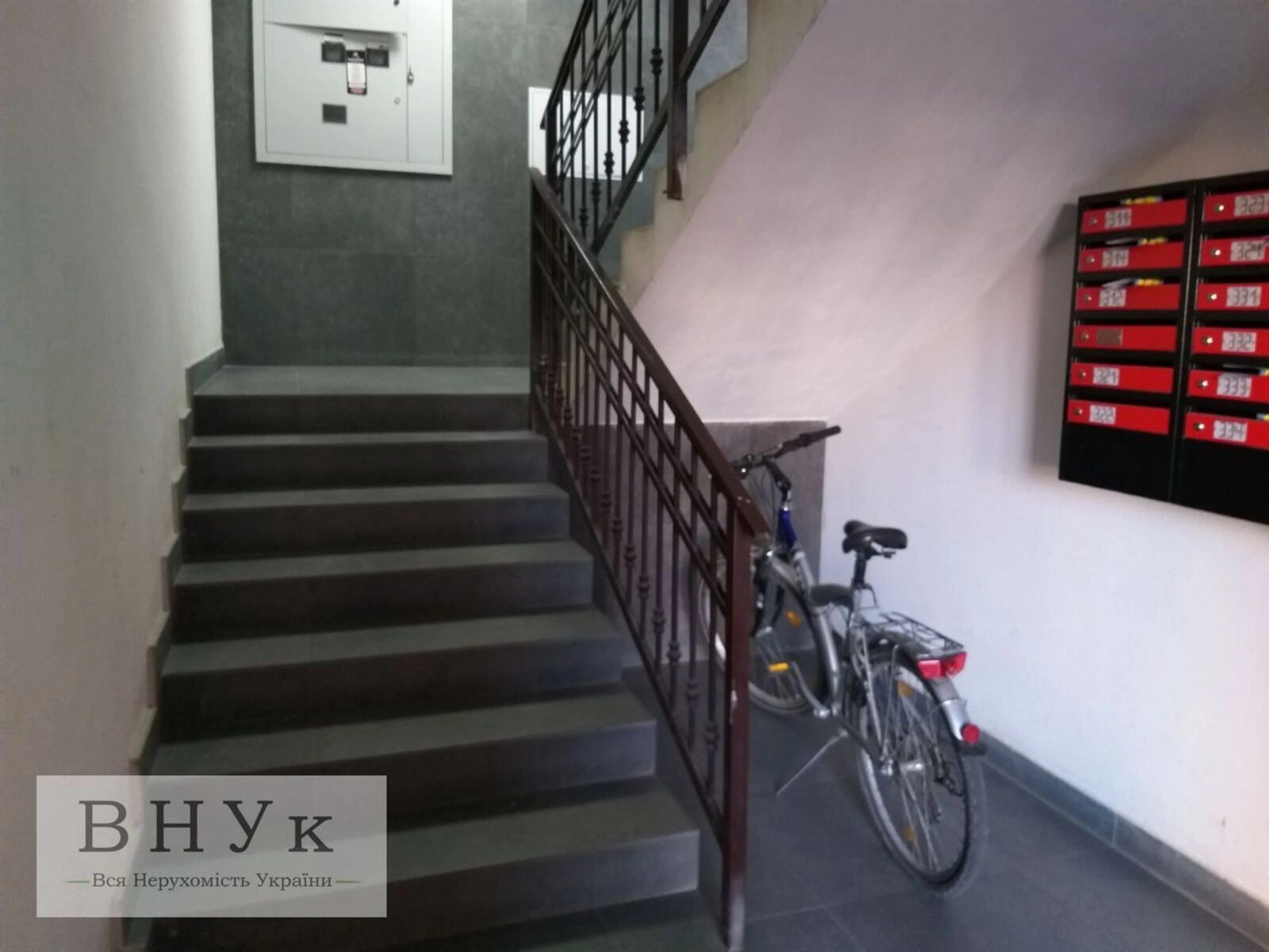 Apartments for sale. 2 rooms, 70 m², 3rd floor/11 floors. Velyka Berezovytsya  Mykulynetska vul., Ternopil. 