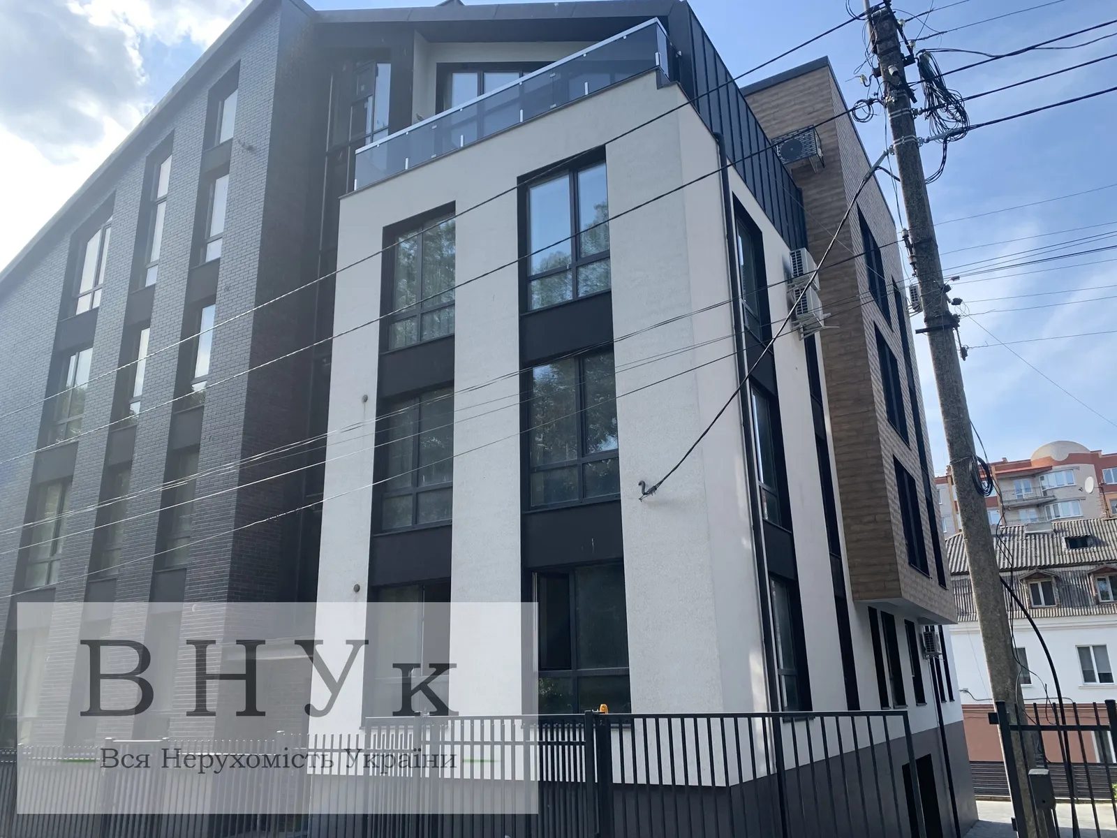 Продам 2-х кімнатну квартиру в елітному будинку в Старому Парку