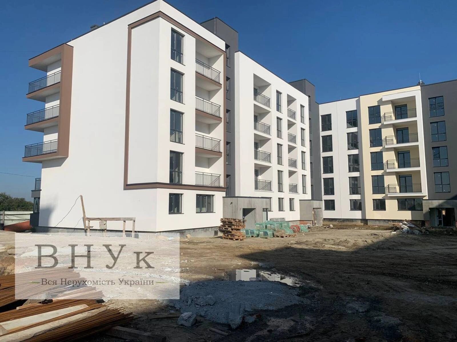 Apartments for sale. 2 rooms, 68 m², 2nd floor/5 floors. Heroyiv Krut , Lviv. 