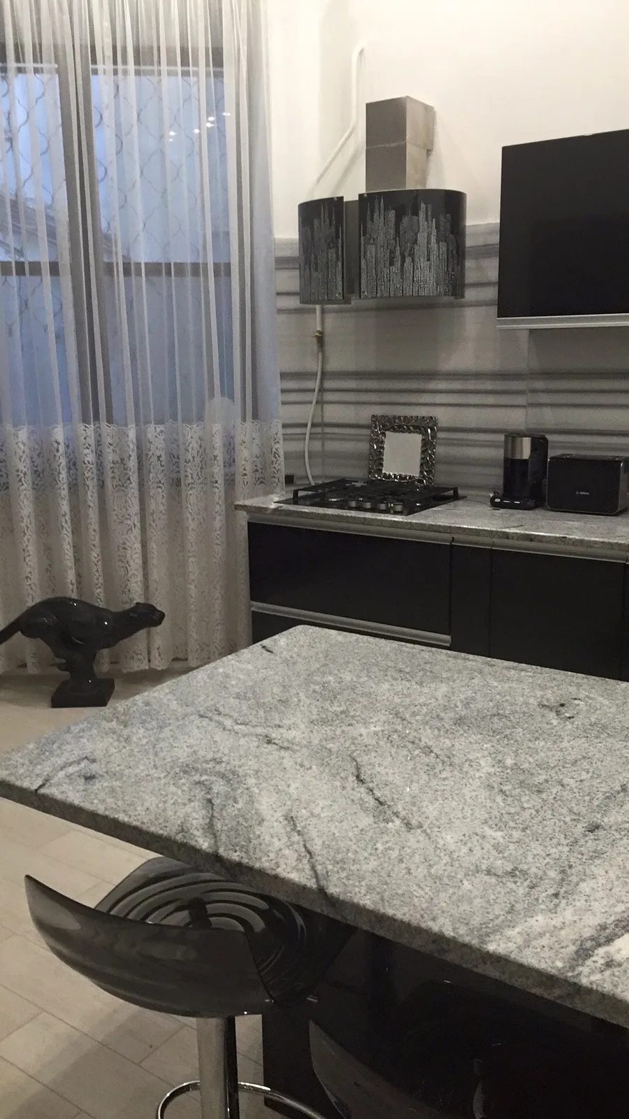 Apartments for sale. 3 rooms, 100 m², 2nd floor/4 floors. Kanatna vul., Odesa. 