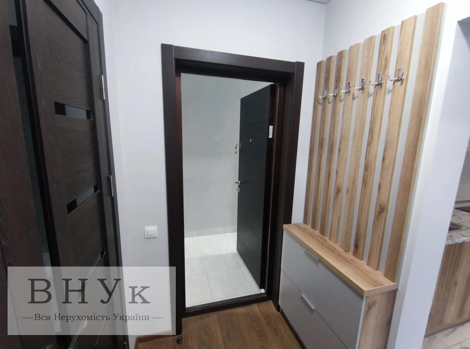 Apartments for sale. 2 rooms, 42 m², 4th floor/4 floors. Brodivska vul., Ternopil. 