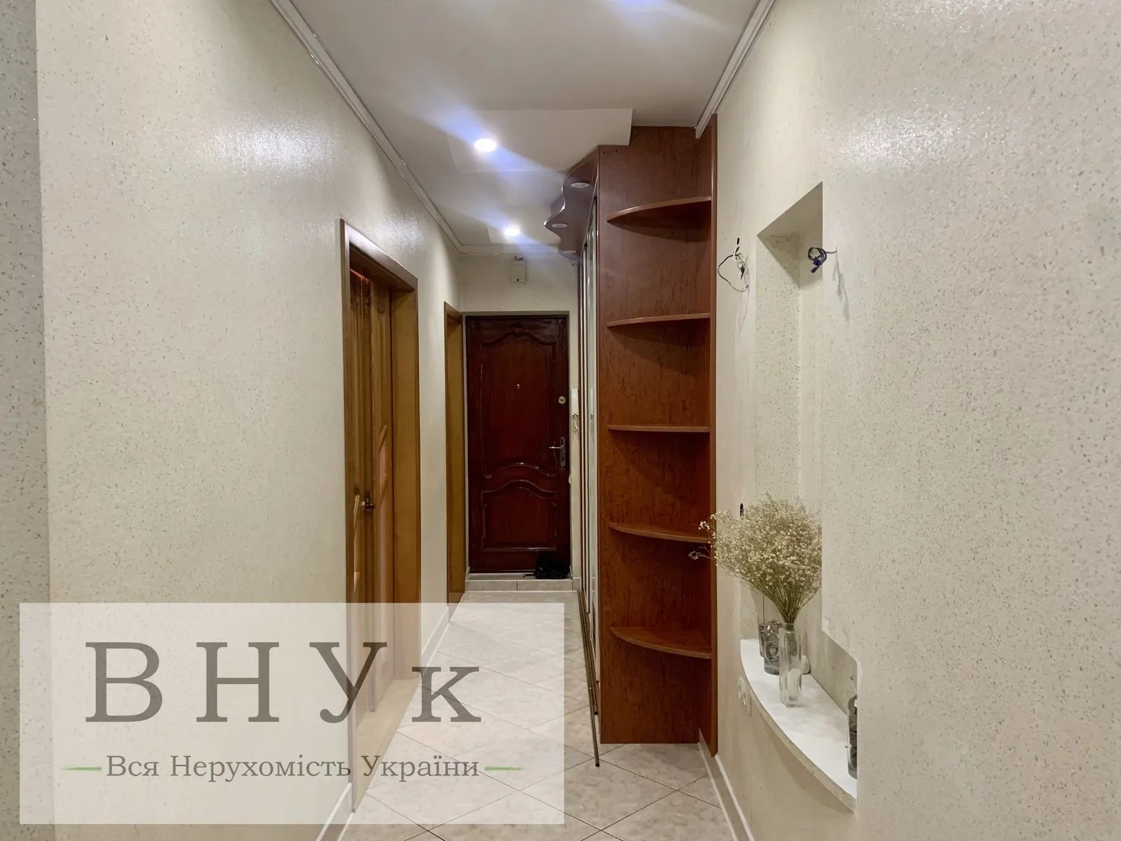 Apartments for sale 3 rooms, 92 m², 1st fl./6 floors. Yaremchuka N. vul., Ternopil. 