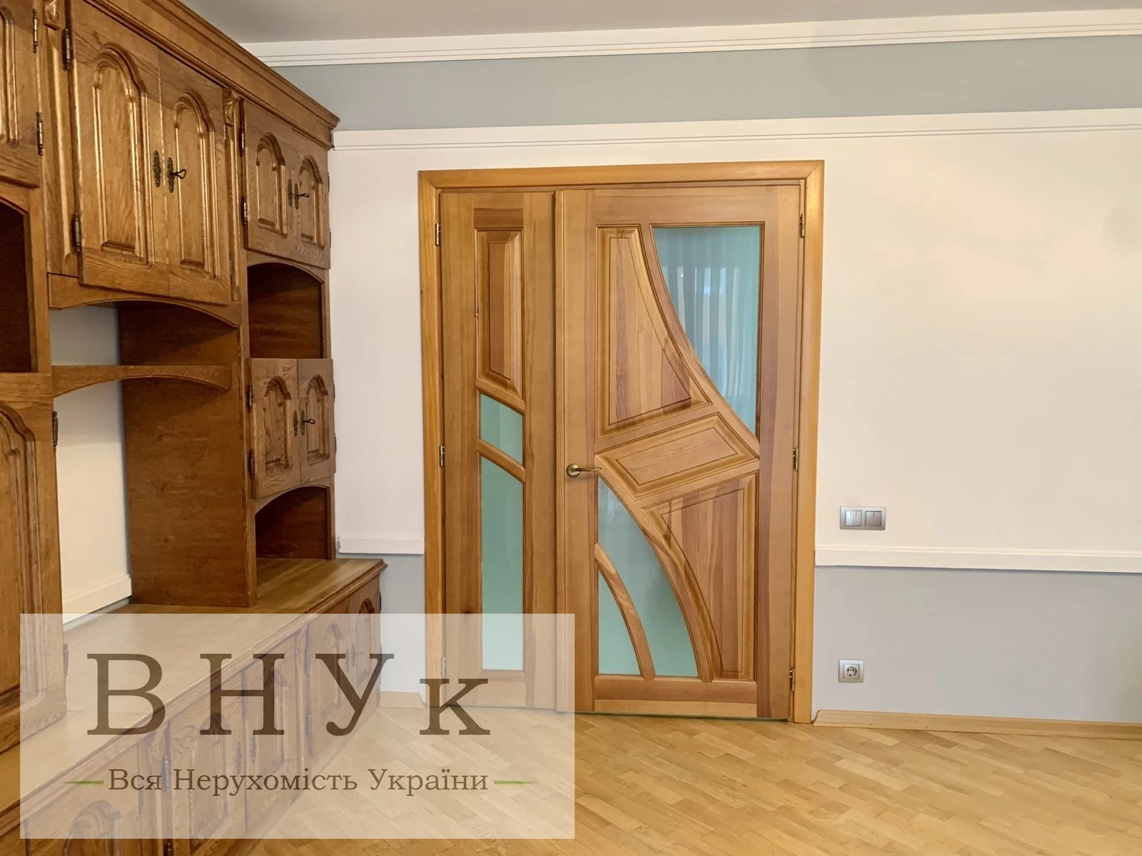 Apartments for sale. 3 rooms, 92 m², 1st floor/6 floors. Yaremchuka N. vul., Ternopil. 