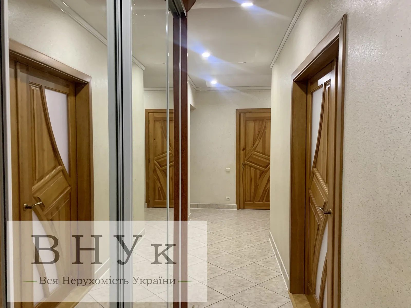 Apartments for sale 3 rooms, 92 m², 1st fl./6 floors. Yaremchuka N. vul., Ternopil. 