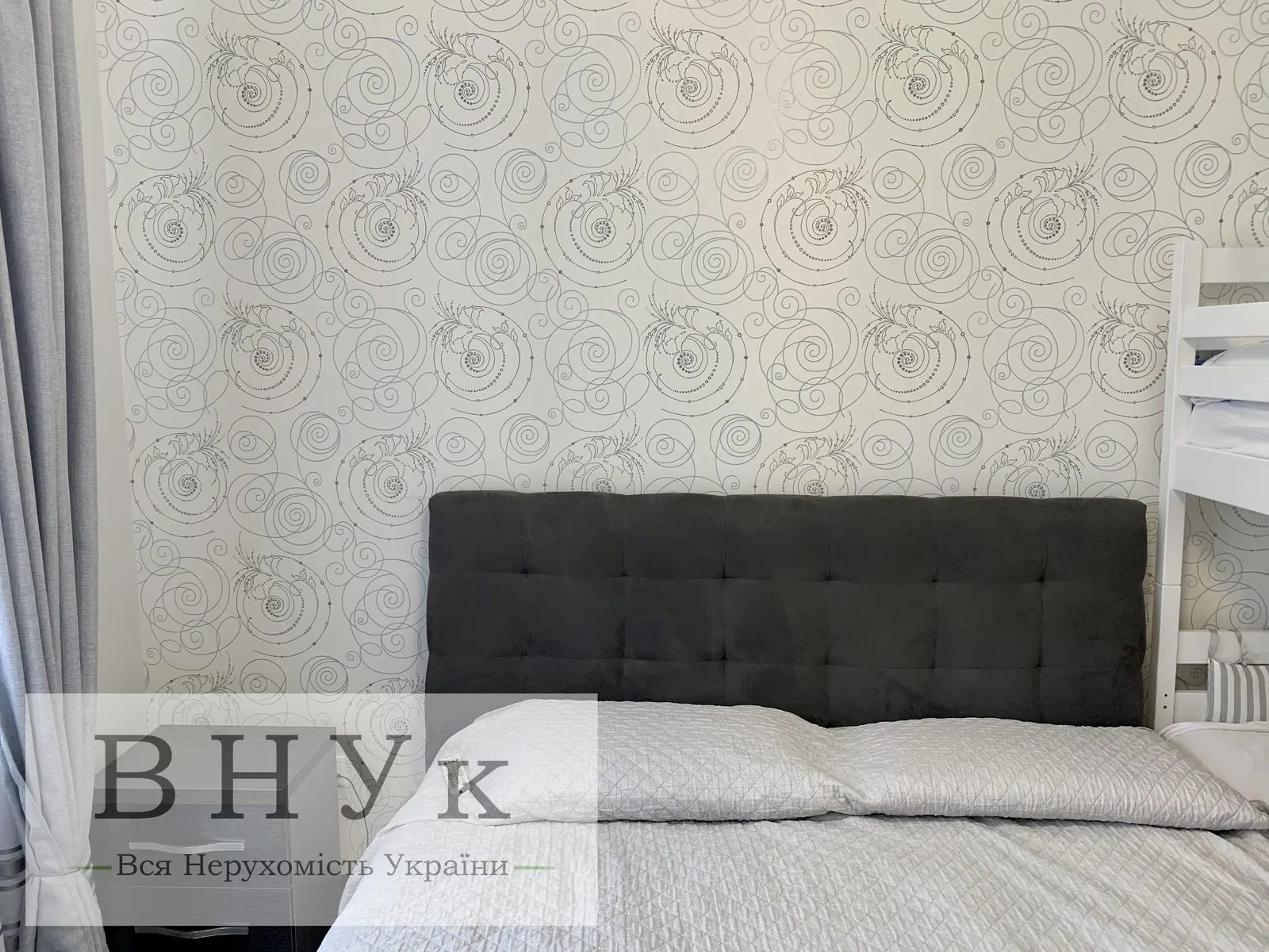 Apartments for sale 2 rooms, 70 m², 1st fl./6 floors. Velyka Berezovytsya , Ternopil. 