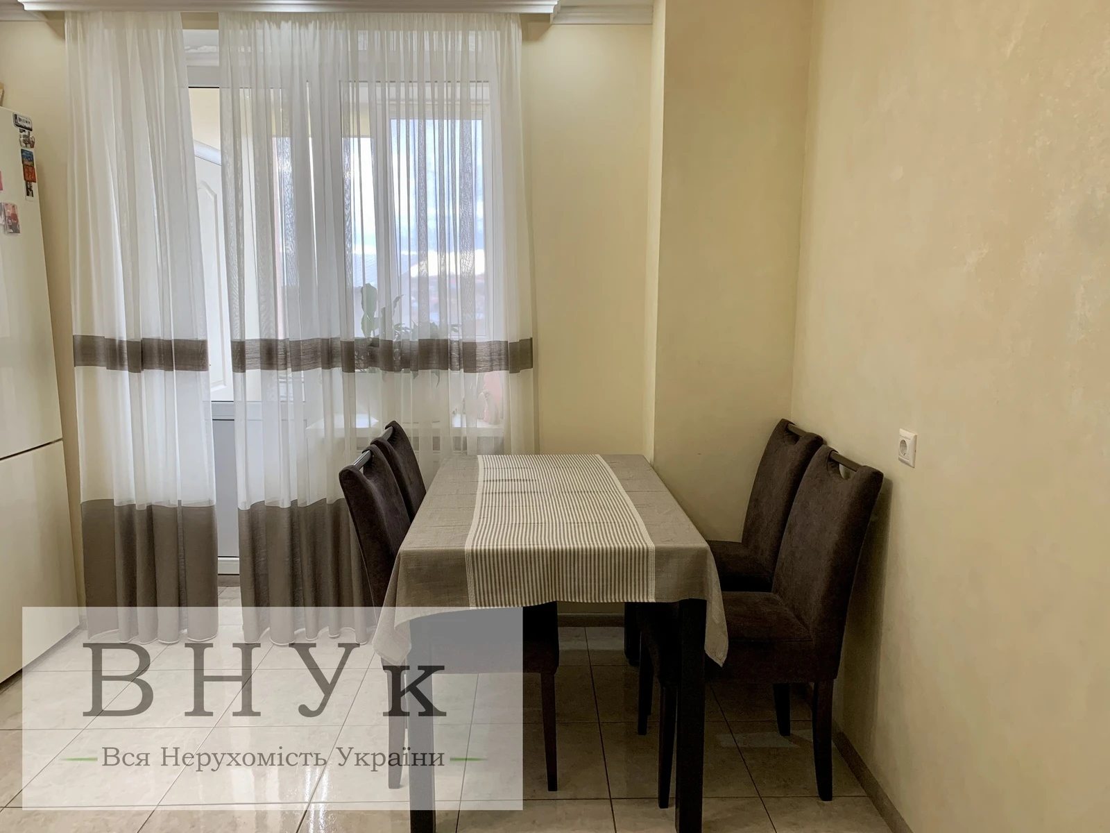 Apartments for sale 2 rooms, 70 m², 1st fl./6 floors. Velyka Berezovytsya , Ternopil. 