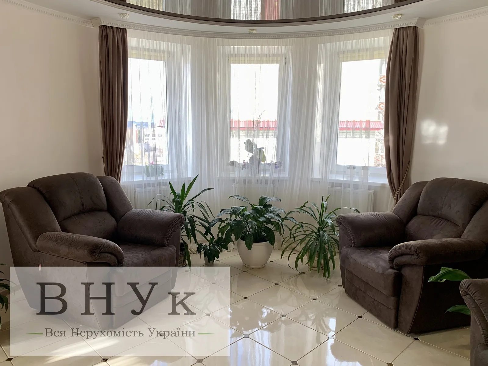 Apartments for sale 2 rooms, 70 m², 1st fl./6 floors. Velyka Berezovytsya , Ternopil. 