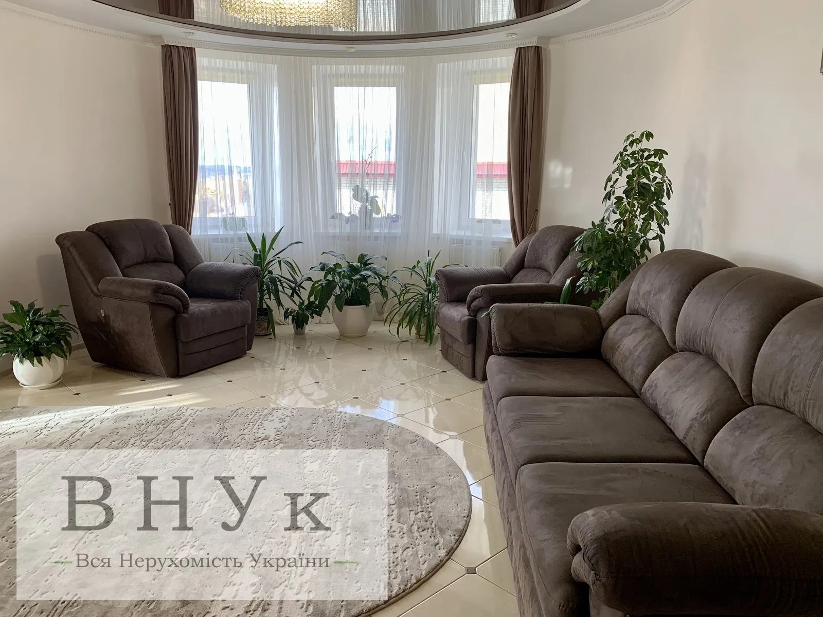 Apartments for sale 2 rooms, 70 m², 1st fl./6 floors. Velyka Berezovytsya , Ternopil. 