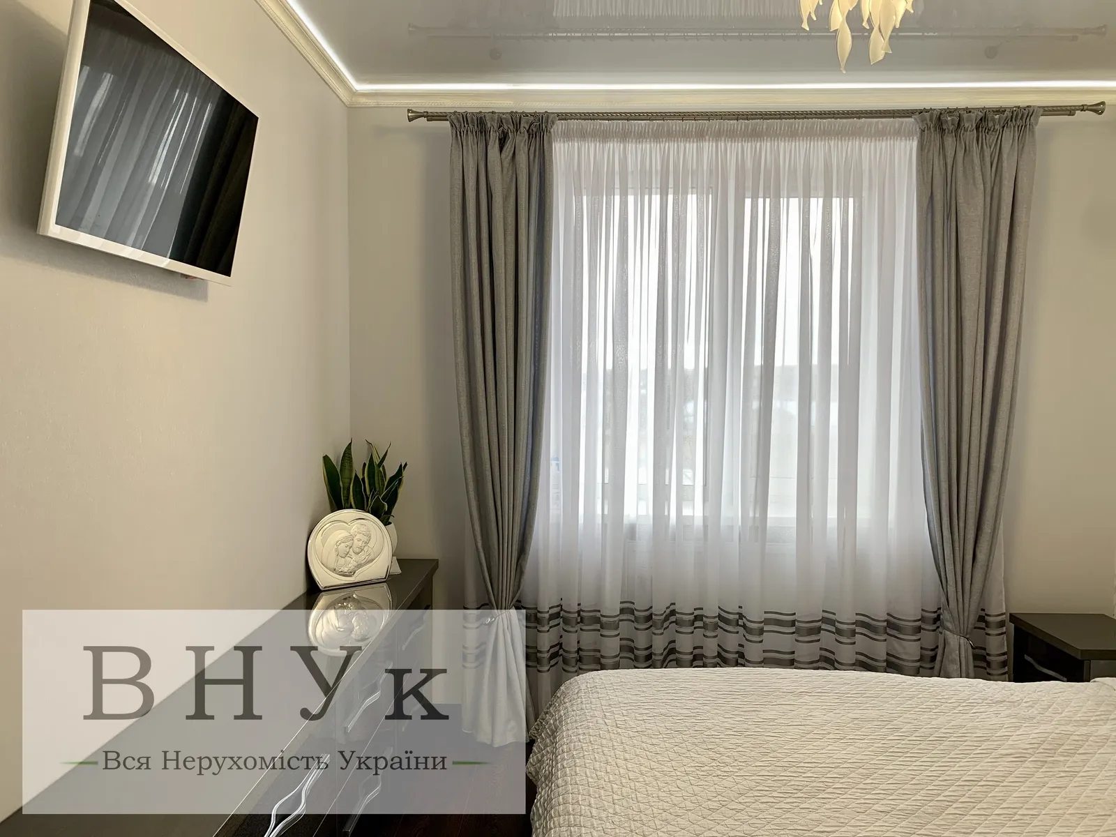 Apartments for sale 2 rooms, 70 m², 1st fl./6 floors. Velyka Berezovytsya , Ternopil. 