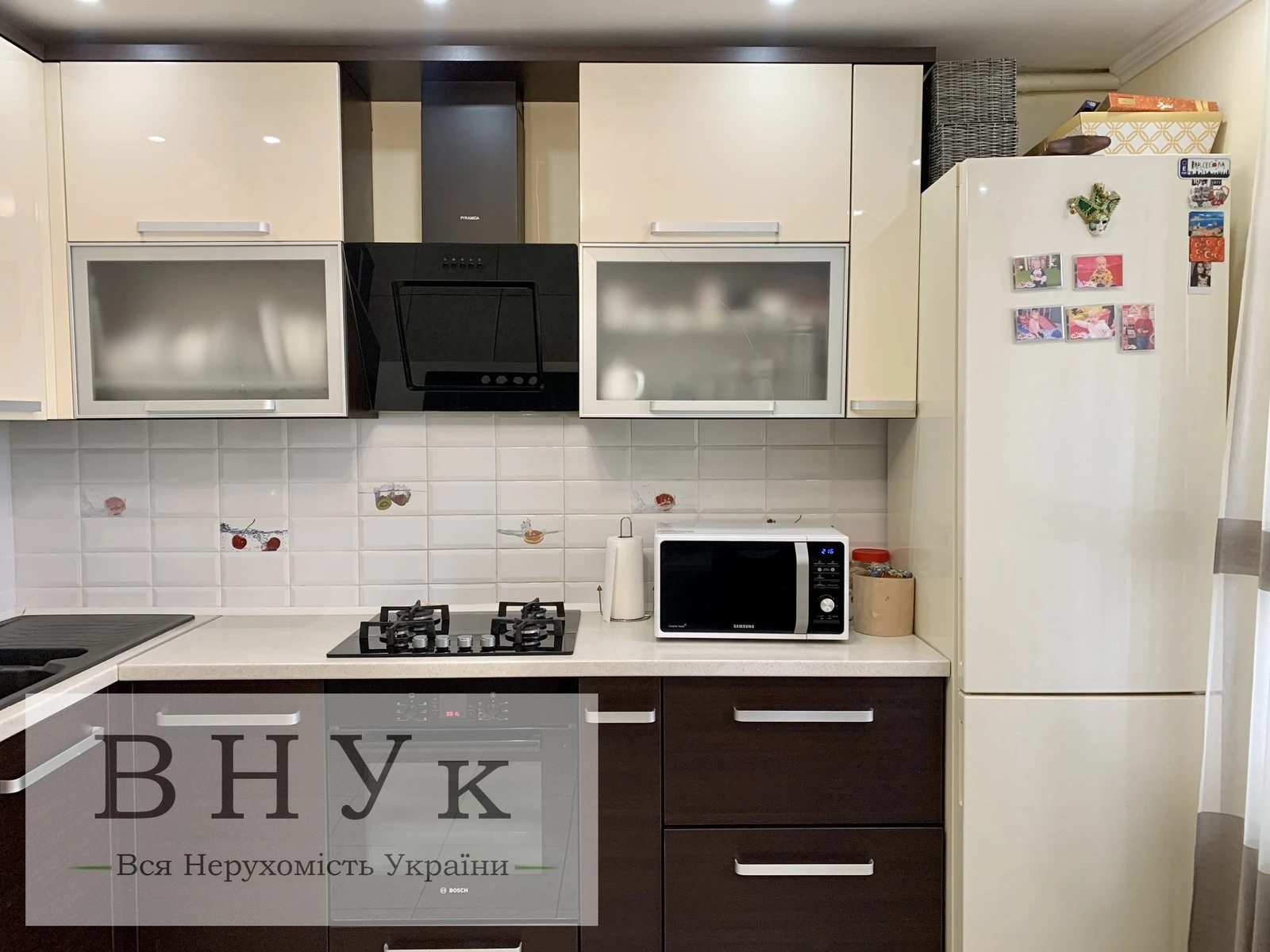 Apartments for sale 2 rooms, 70 m², 1st fl./6 floors. Velyka Berezovytsya , Ternopil. 