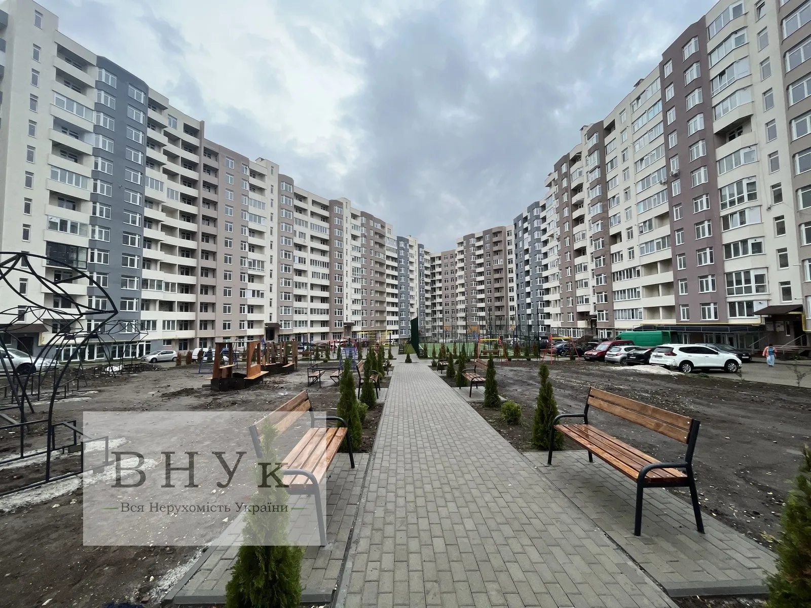 Apartments for sale. 2 rooms, 57 m², 4th floor/11 floors. Kyyivska vul., Ternopil. 