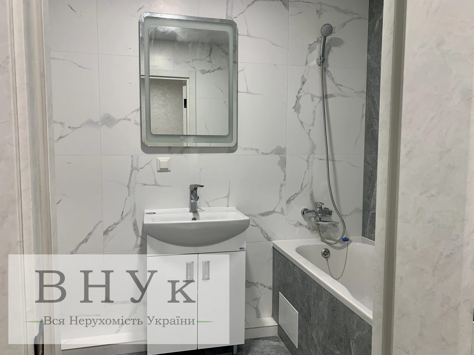 Apartments for sale 1 room, 30 m², 10th fl./11 floors. Kyyivska vul., Ternopil. 