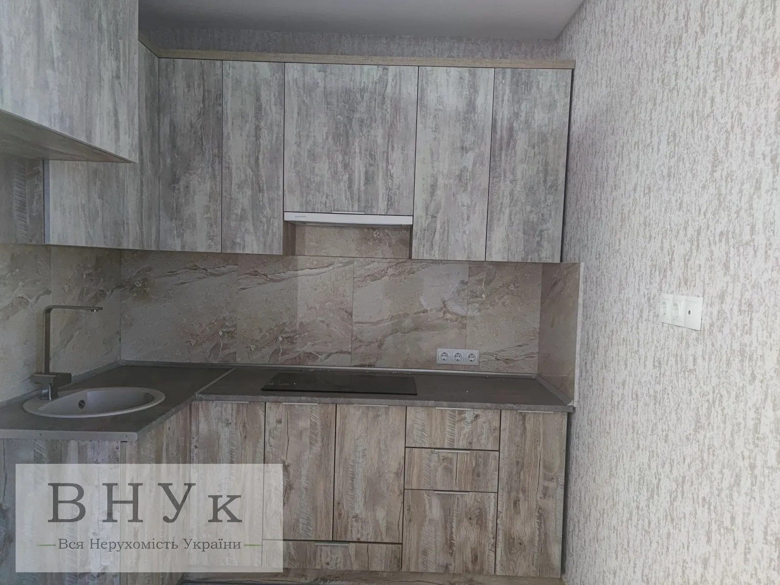 Apartments for sale 1 room, 37 m², 3rd fl./4 floors. Brodivska vul., Ternopil. 