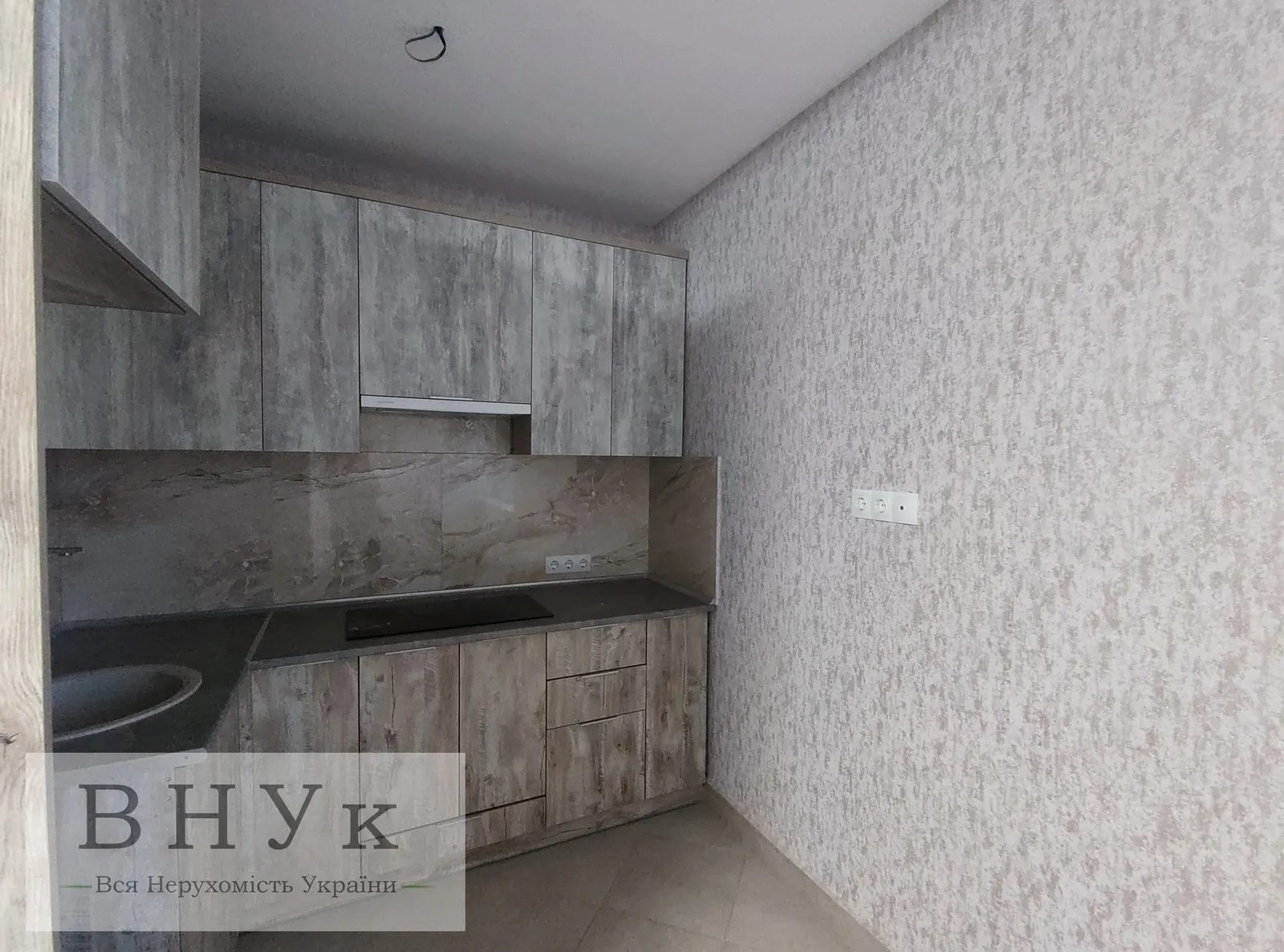 Apartments for sale 1 room, 37 m², 3rd fl./4 floors. Brodivska vul., Ternopil. 