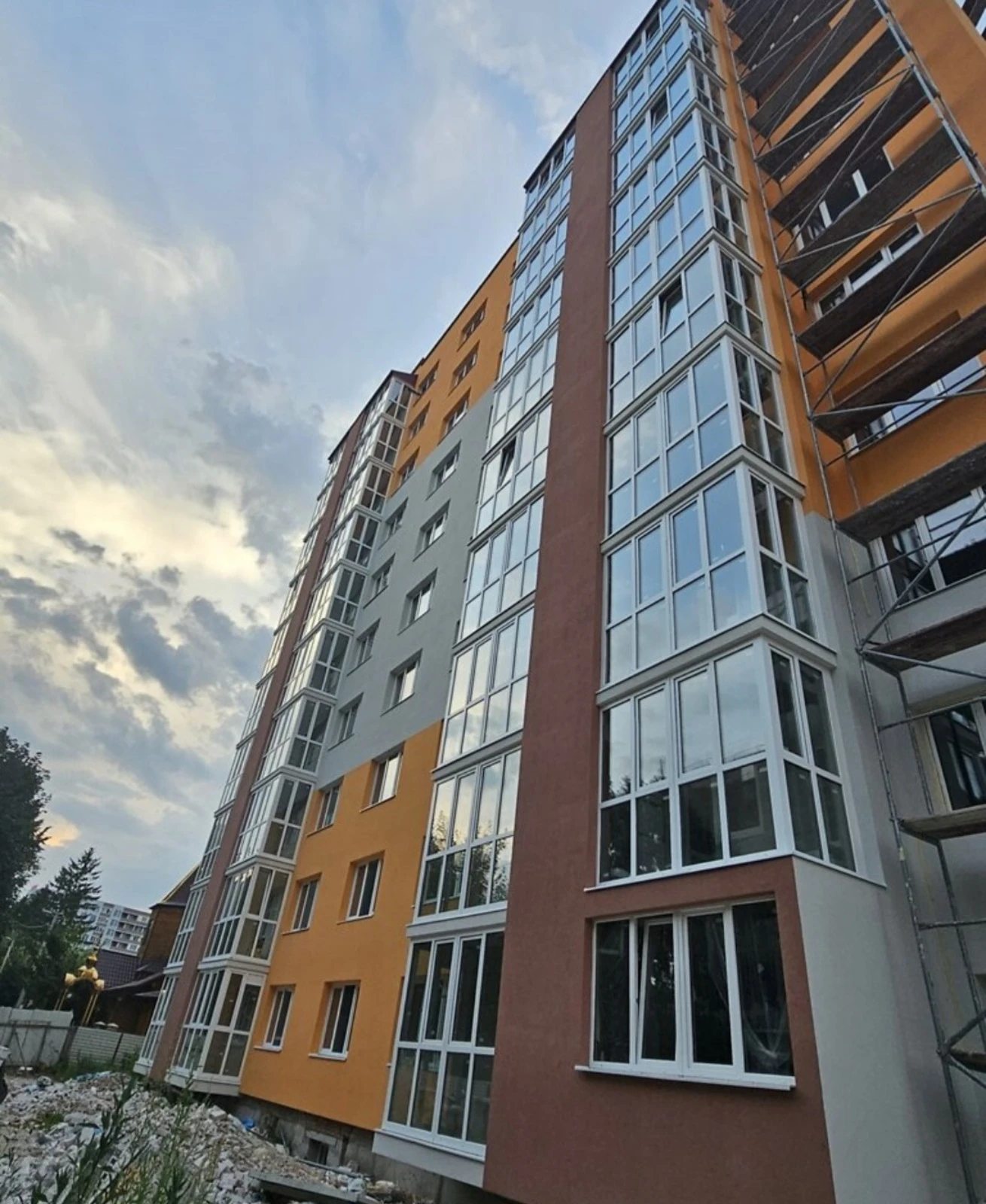 Продаж квартири 3 кімнати, 81 m², 8 пов./11 поверхів. Бам, Тернопіль. 