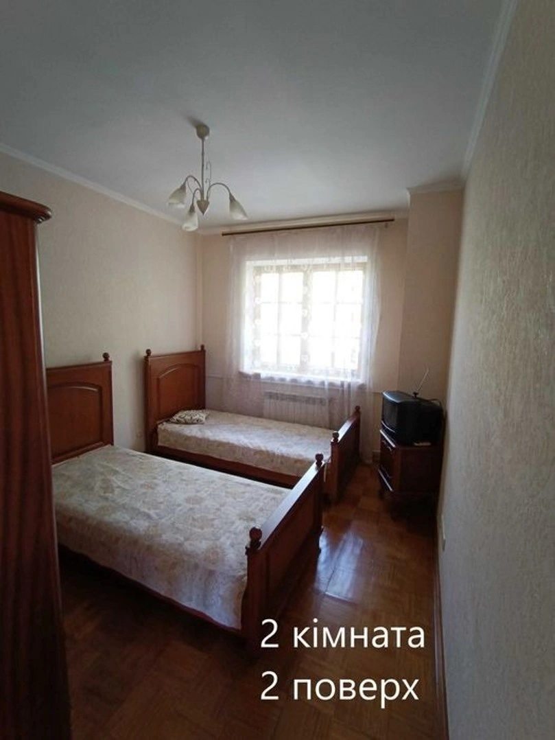 House for sale. 3 rooms, 160 m², 3 floors. Stovpyahy. 