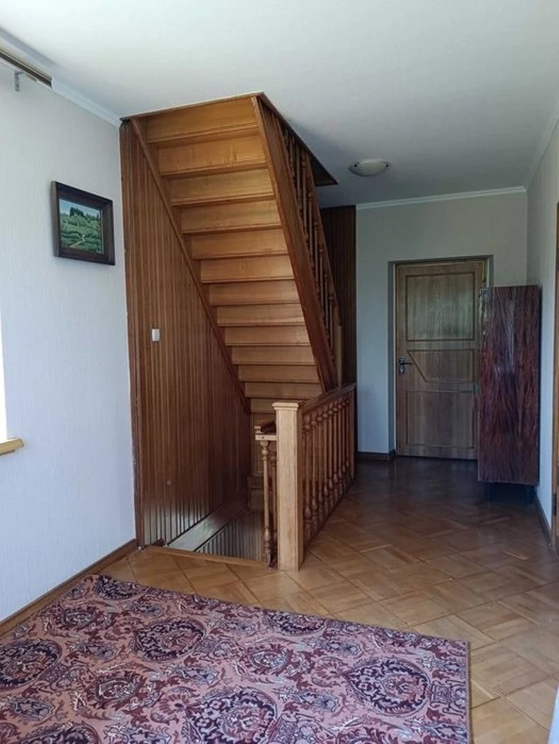 House for sale. 3 rooms, 160 m², 3 floors. Stovpyahy. 