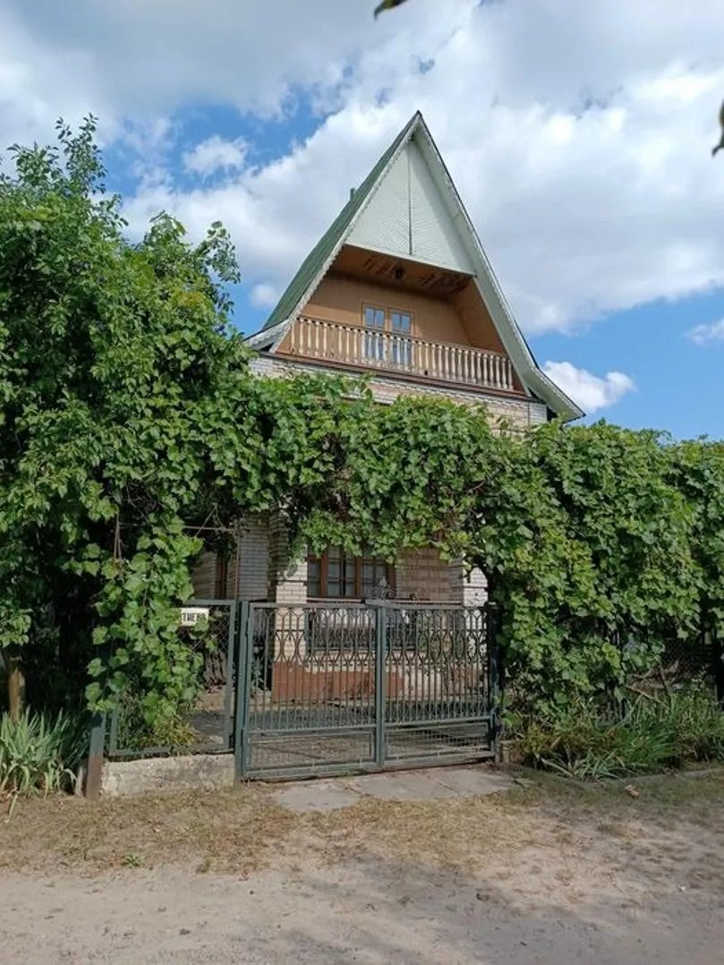 Будинок-дача біля р. Дніпро в СТ «Швейник»