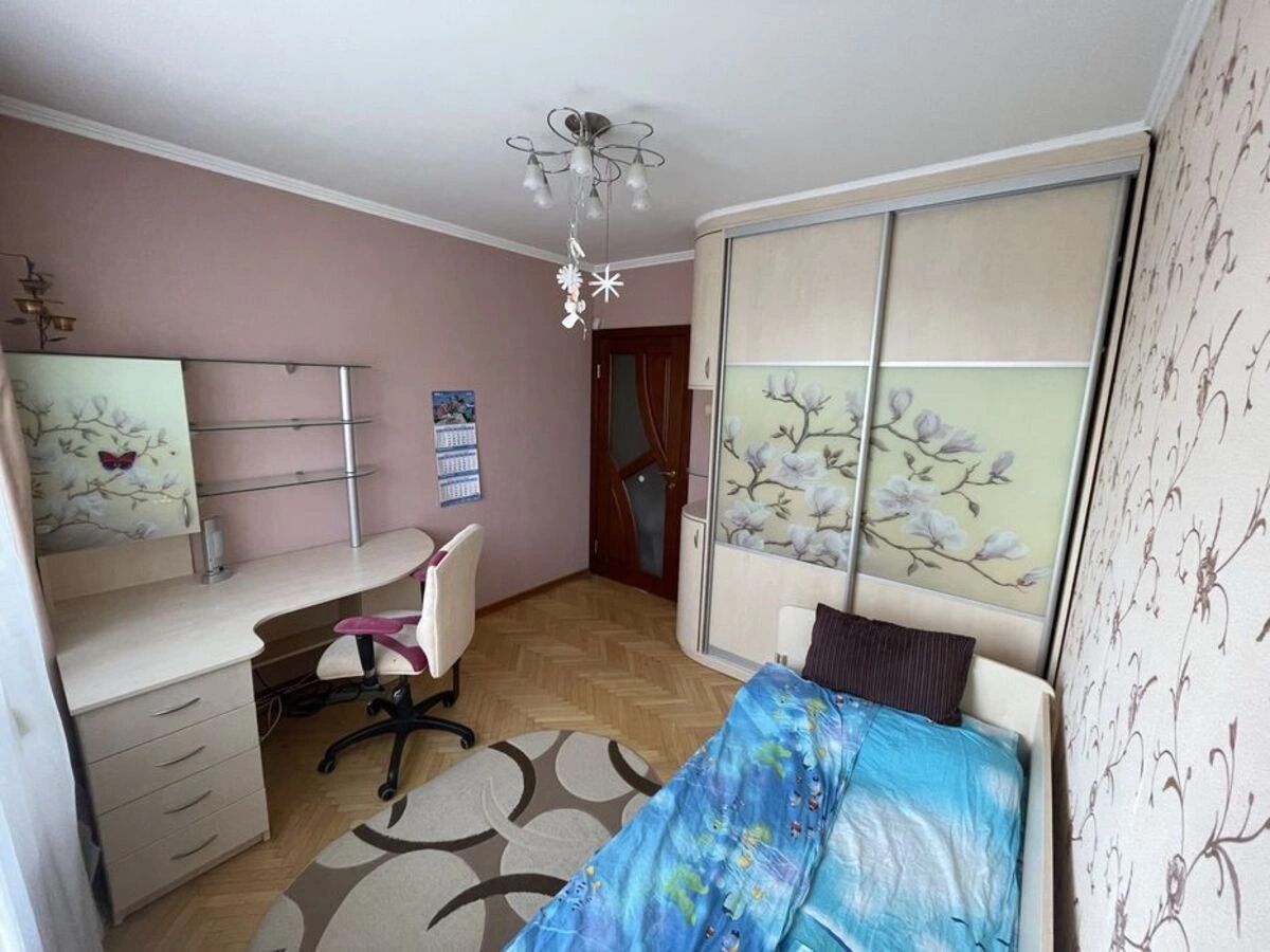 Продаж квартири. 3 rooms, 80 m², 9th floor/16 floors. 5, Пулюя , Київ. 