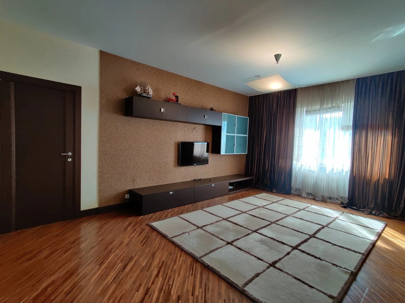 Apartments for sale. 3 rooms, 129 m², 8th floor/9 floors. 69, Novoselskoho ul., Odesa. 