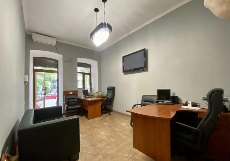 Продам офіс. 65 m², 1st floor/3 floors. 49, Успенская ул., Одеса. 