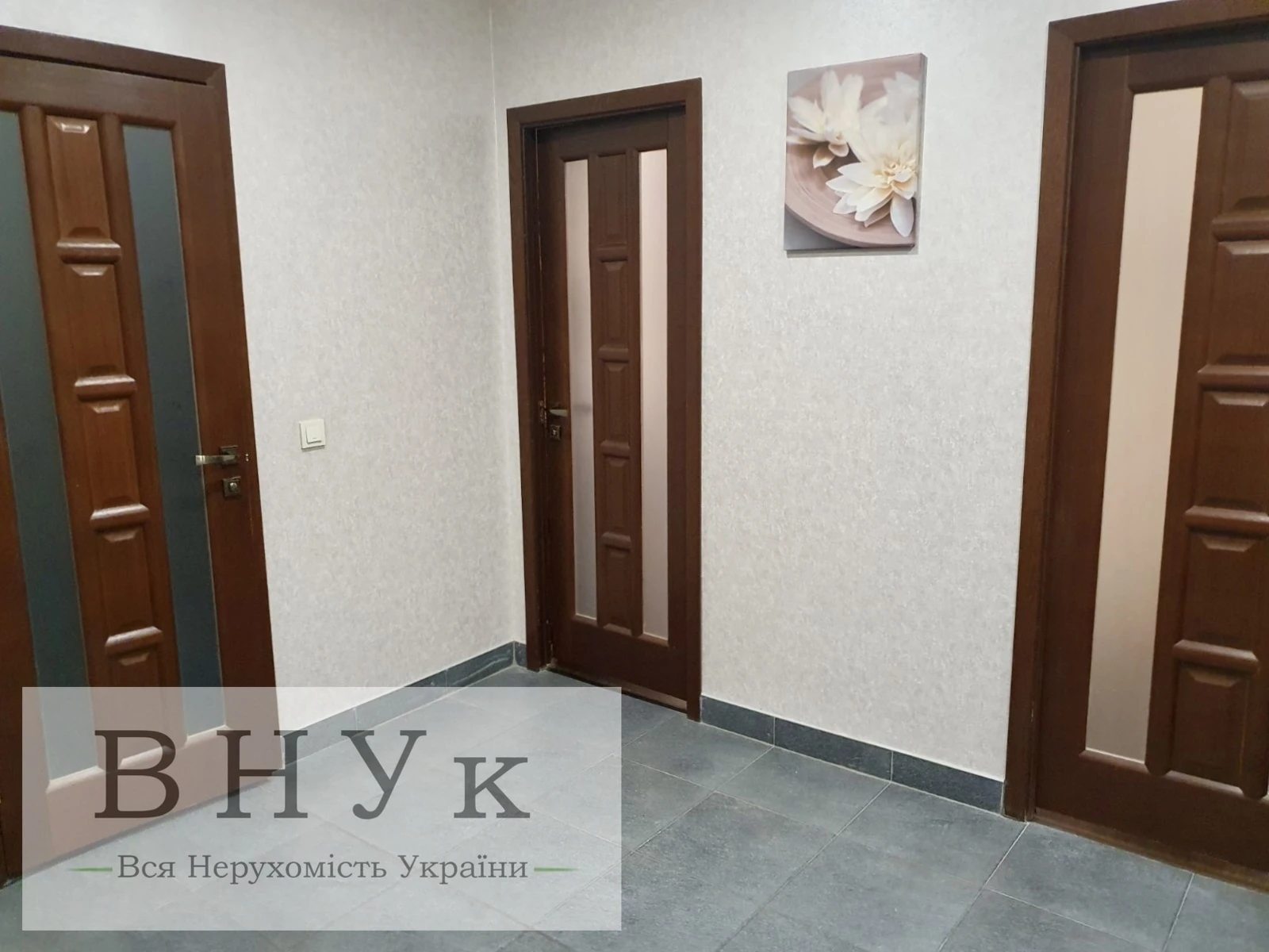 Apartments for sale 2 rooms, 72 m², 3rd fl./6 floors. Kurbasa L. vul., Ternopil. 