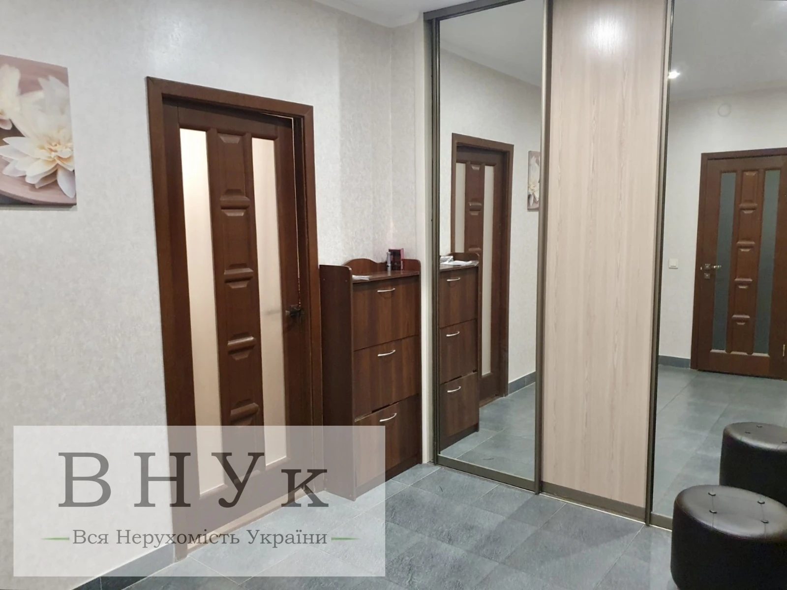Apartments for sale. 2 rooms, 72 m², 3rd floor/6 floors. Kurbasa L. vul., Ternopil. 