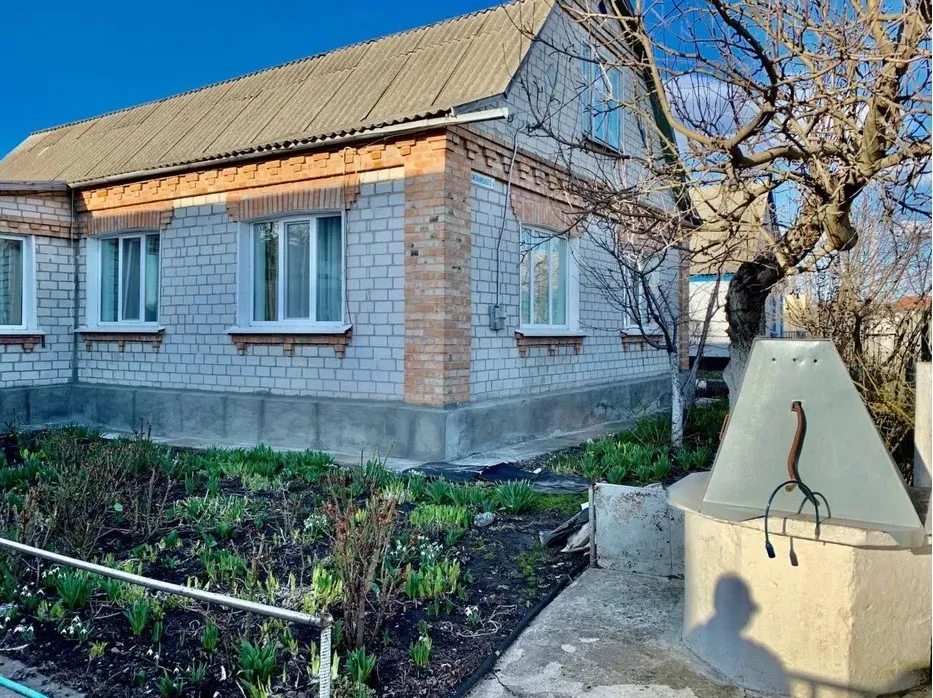 House for sale. 5 rooms, 107 m², 1 floor. Bohdana Khmelnytskoho, Uzyn. 