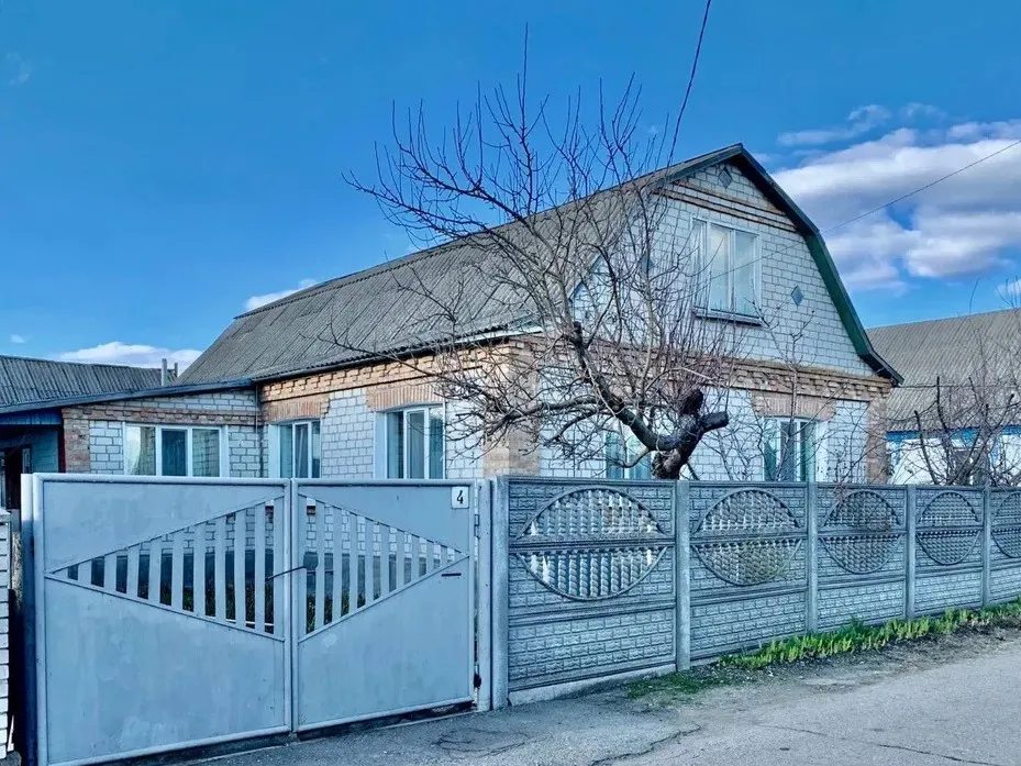 House for sale. 5 rooms, 107 m², 1 floor. Bohdana Khmelnytskoho, Uzyn. 
