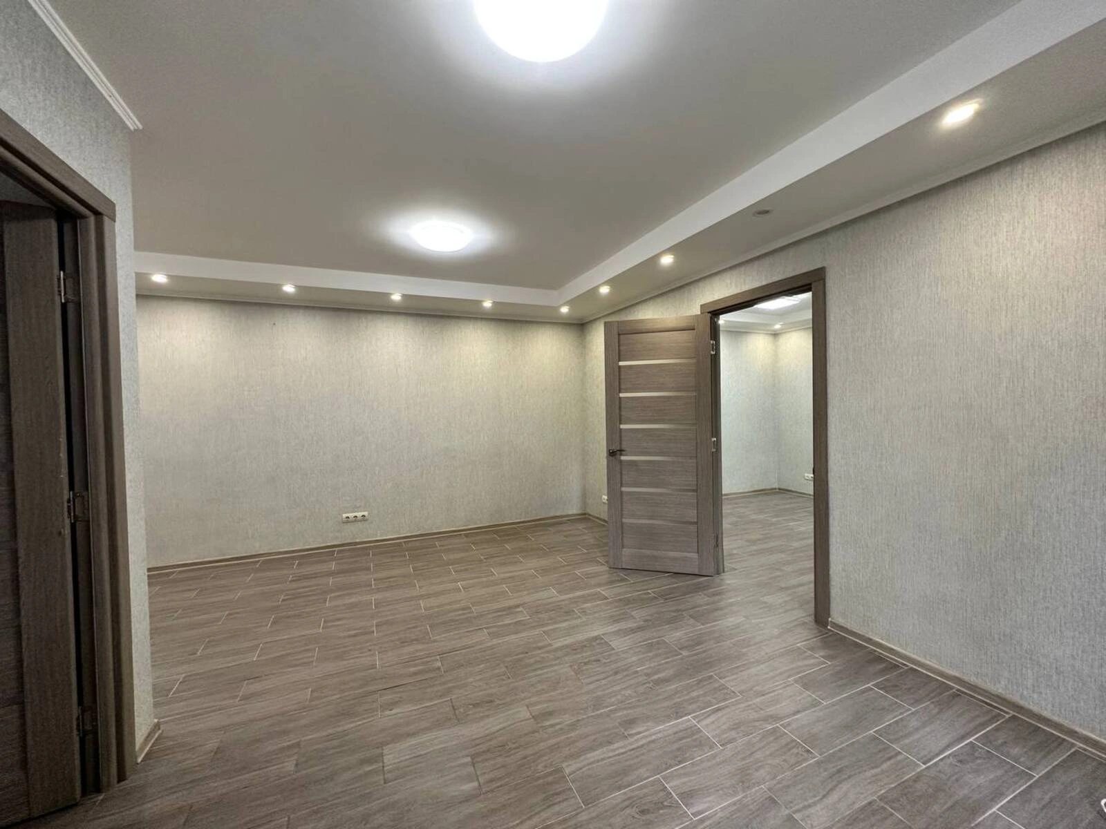 Commercial space for sale. 2 rooms, 38 m², 1st floor/10 floors. Solomyanka, Kyiv. 