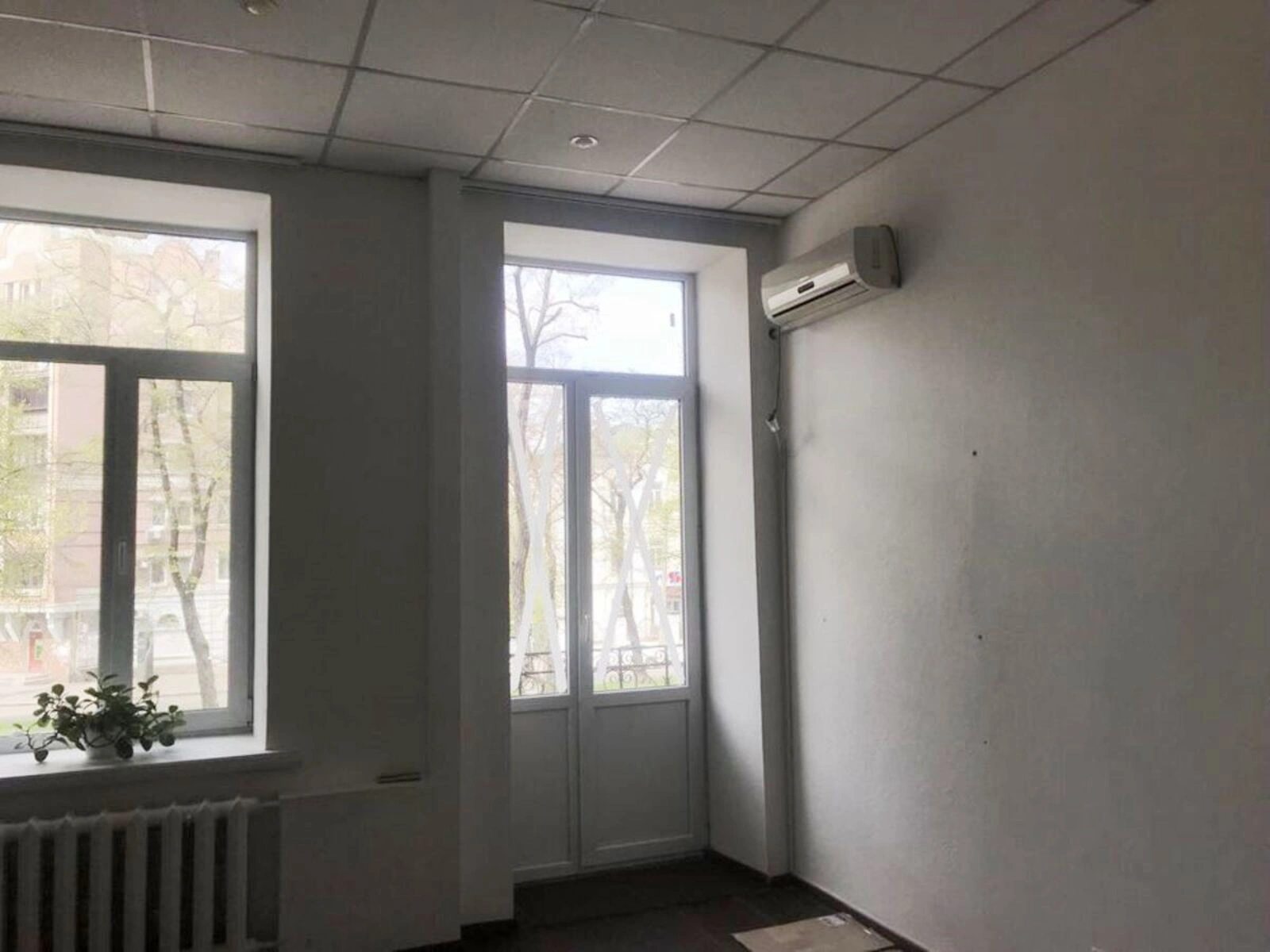 Продам офіс. 45 m², 2nd floor/4 floors. 48, Верхній Вал 48, Київ. 