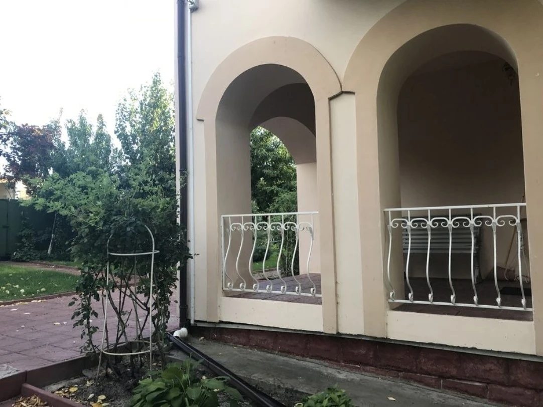 House for sale. 4 rooms, 200 m², 2 floors. Zabuchchya. 