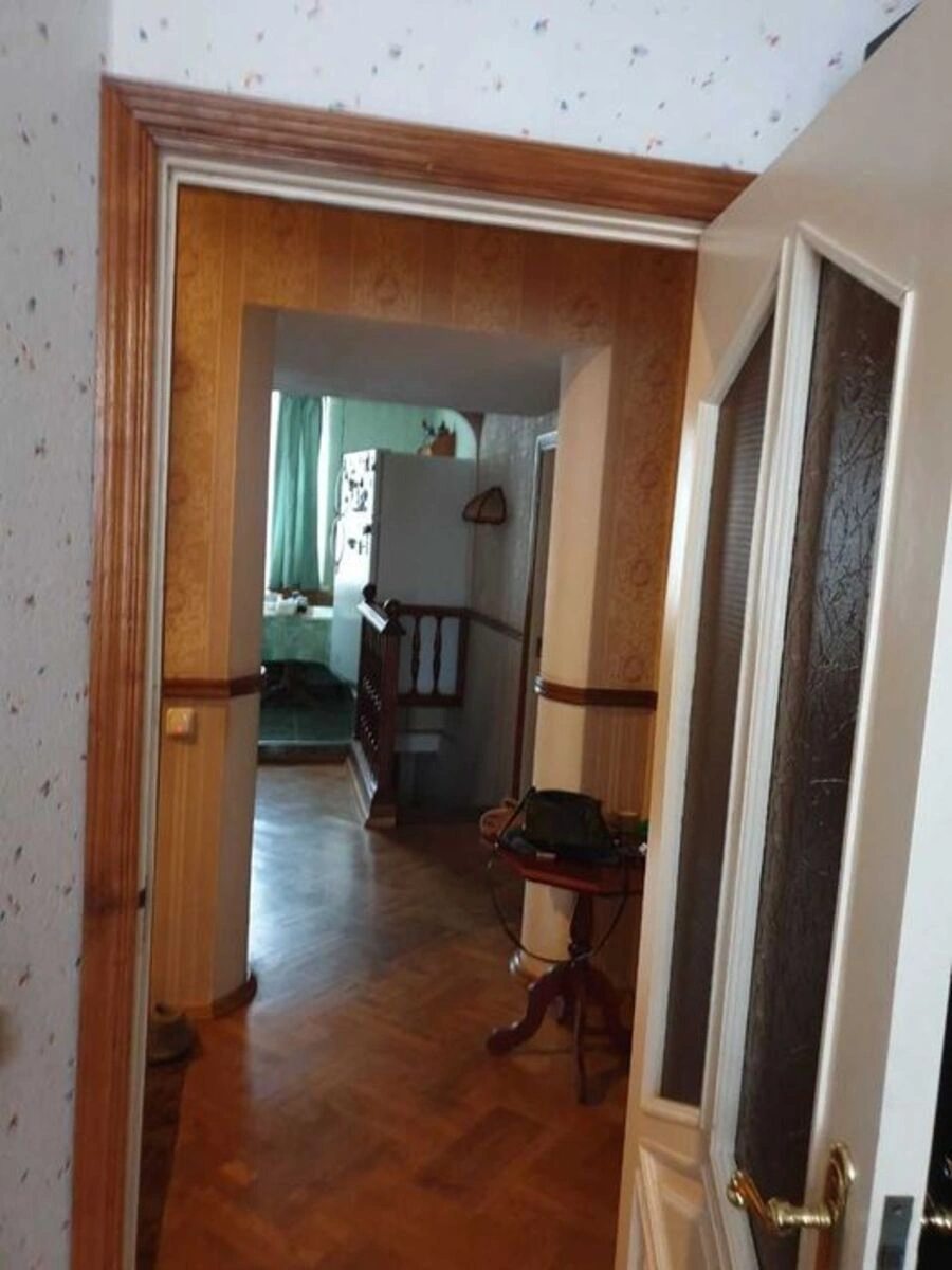Apartments for sale. 3 rooms, 80 m², 1st floor/4 floors. 8, Ochakivska 8, Kyiv. 