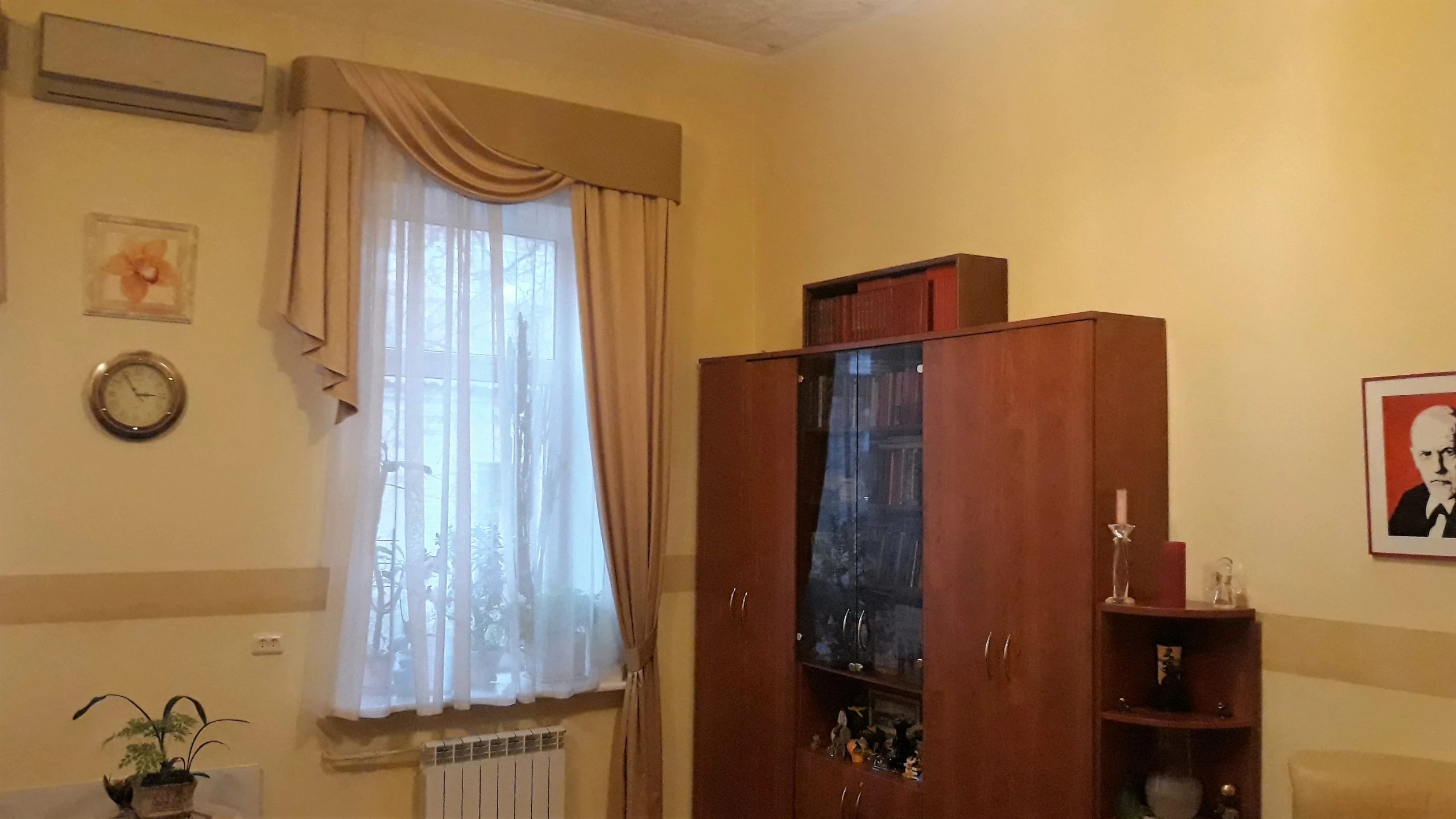 Продажа офиса. 10 rooms, 315 m², 2nd floor/2 floors. Овруцкая, Киев. 