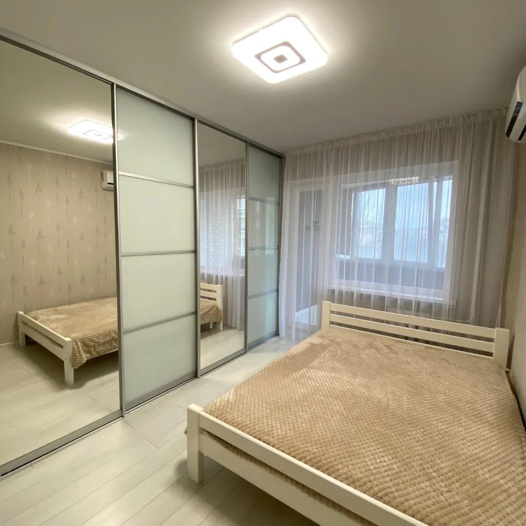 Продаж квартири. 3 rooms, 65 m², 8th floor/9 floors. 45, Солнечный, Кривий Ріг. 