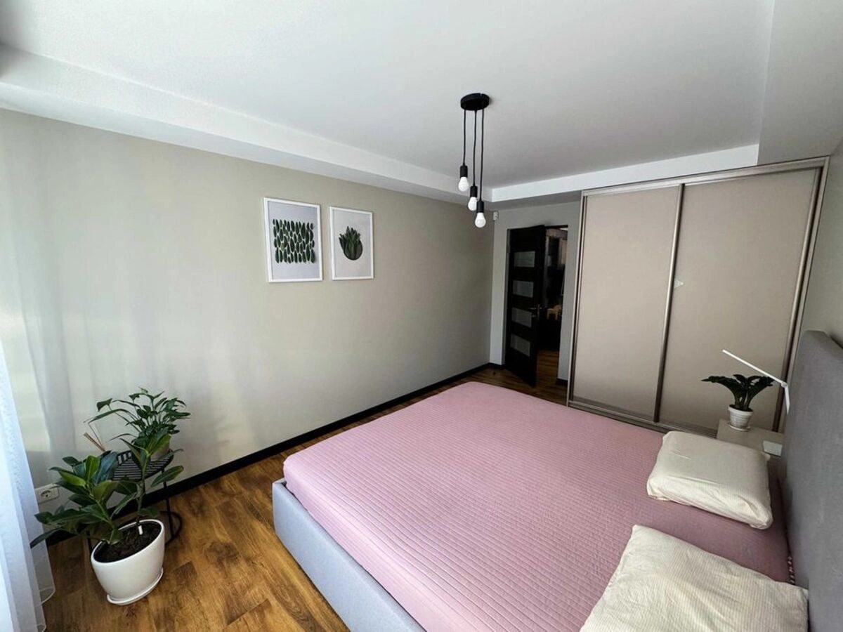 Apartments for sale. 2 rooms, 45 m², 2nd floor/5 floors. 12, Romana Ratushnoho , Kyiv. 