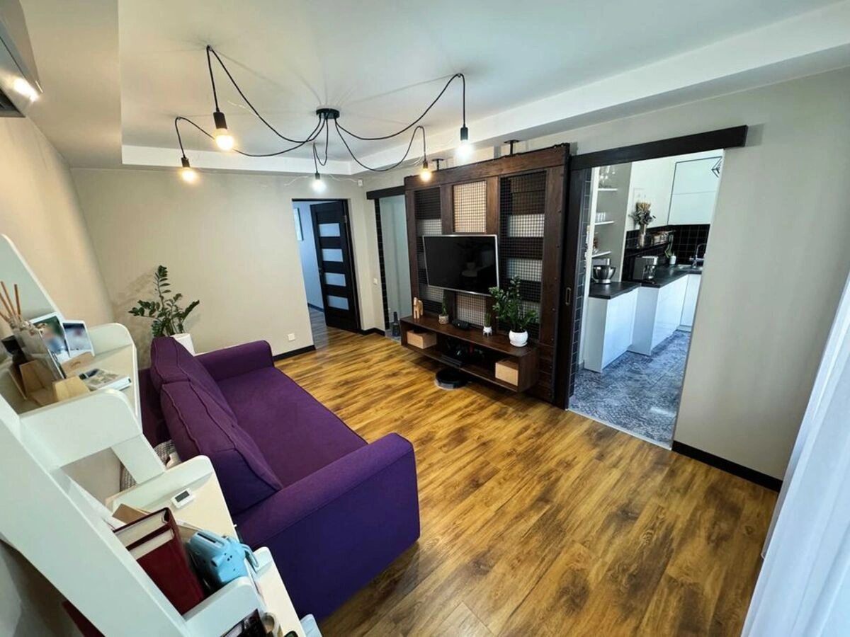 Продаж квартири. 2 rooms, 45 m², 2nd floor/5 floors. 12, Романа Ратушного , Київ. 