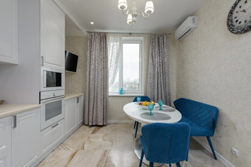 Продаж квартири. 2 кімнати, 74 m², 3 поверх/11 поверхів. 8, Писаржевського Академіка 8, Київ. 