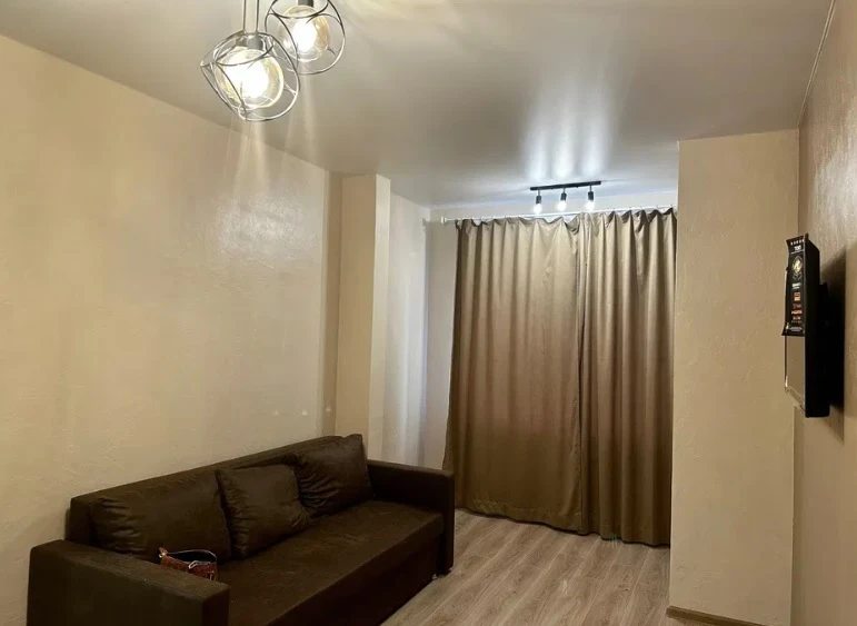 Apartment for rent. 1 room, 40 m², 2nd floor/25 floors. 16, Kamanyna ul., Odesa. 