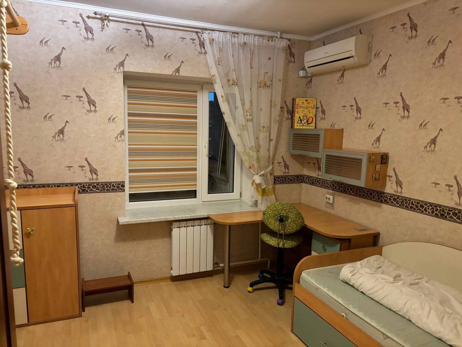 Apartment for rent. 2 rooms, 66 m², 8th floor/15 floors. 31, Dragomanova 31, Kyiv. 