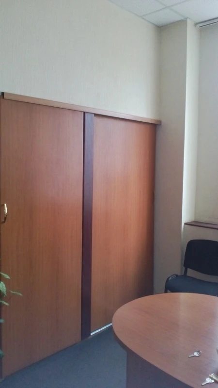 Сдам офис 50 метров на ул. Столярова.