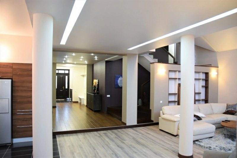 Продаж будинку. 6 rooms, 430 m², 20 floors. 7, Старокиевская, Козин. 