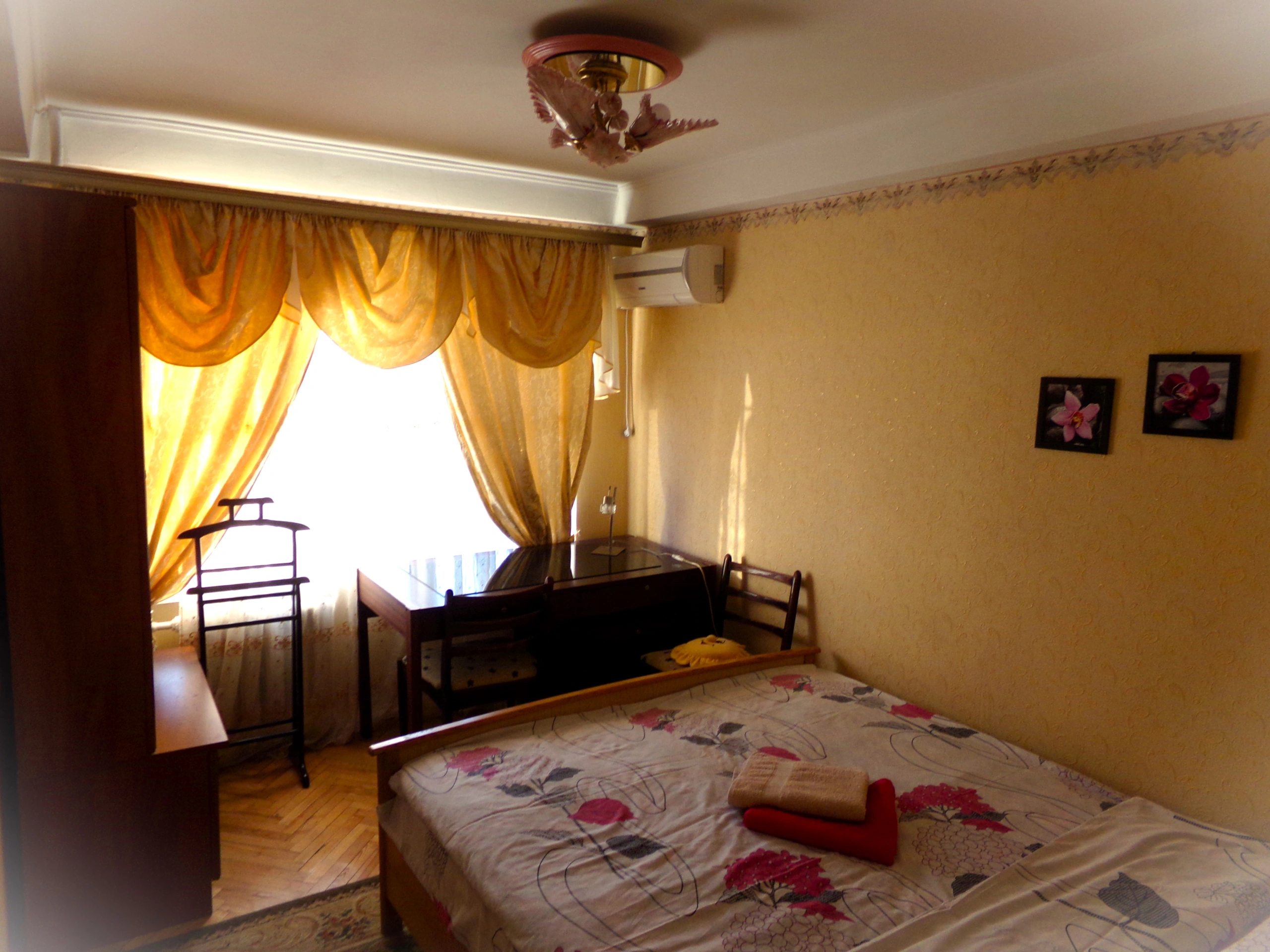 Entire place for rent. 3 rooms, 90 m², 4th floor/9 floors. 9, Lesi Ukrayinky 9, Kyiv. 