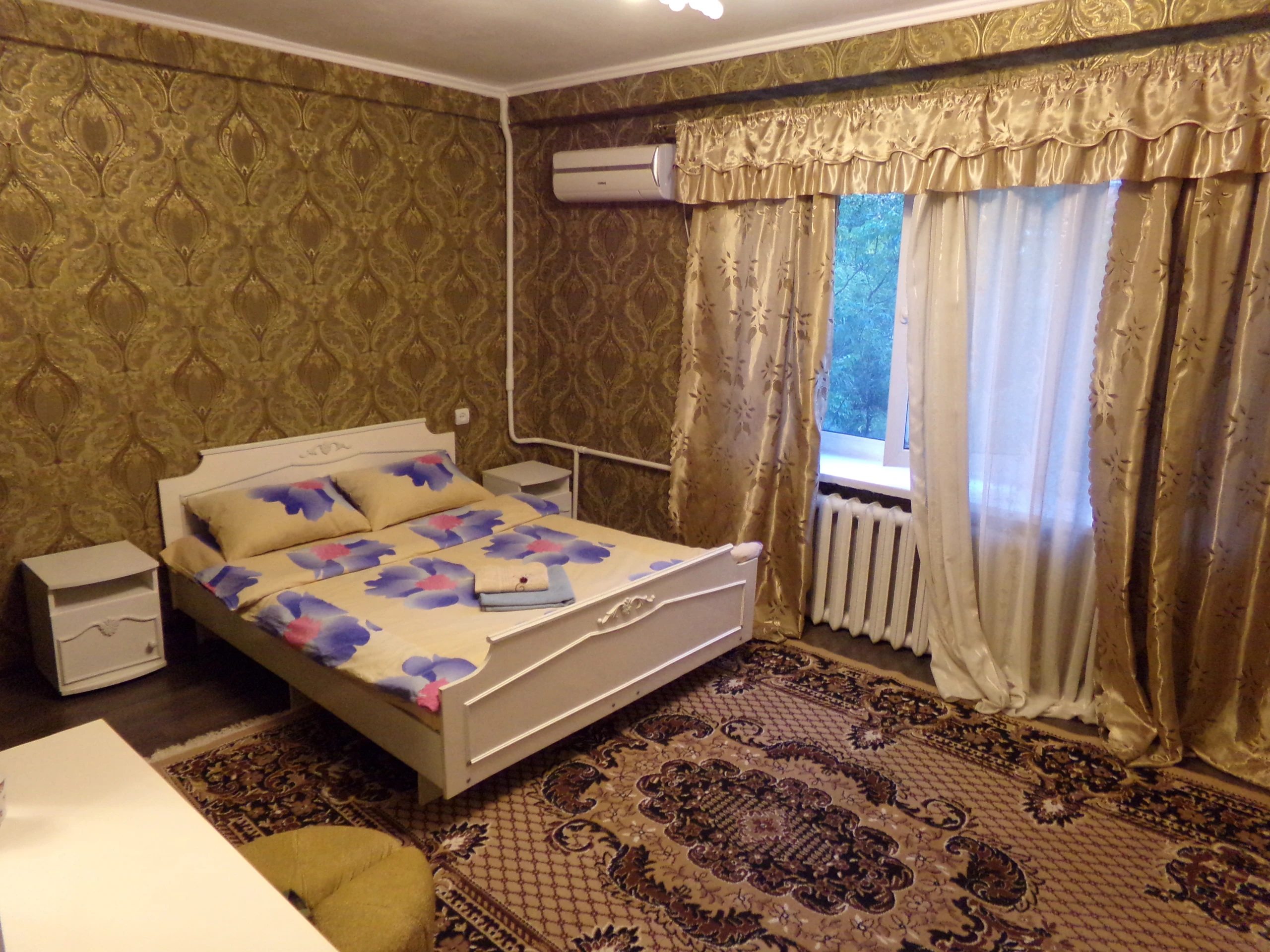 4-кімнатна квартира в центрі Київа біля метро Печерська, ТРЦ Гулівер