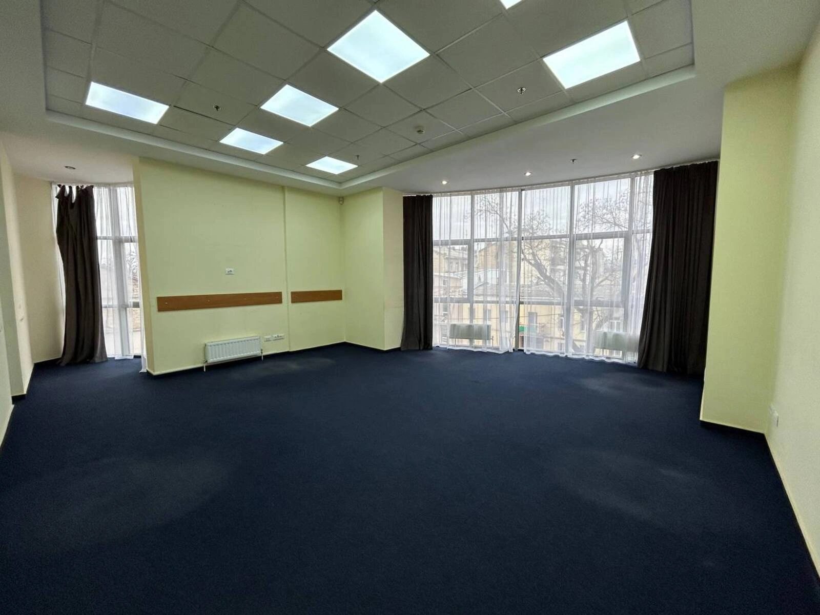 Продам офіс 1175 m², 1 пов./16 поверхів. 5, Базарна вул., Одеса. 