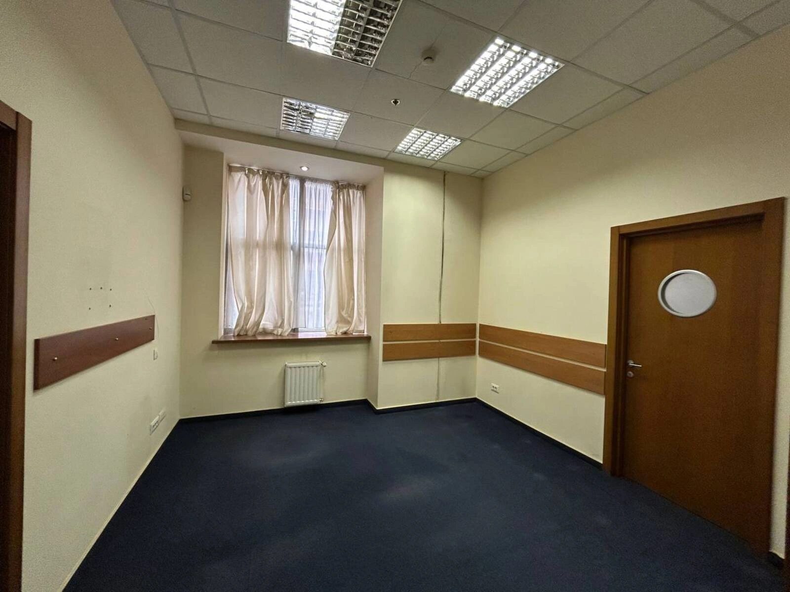 Продам офіс 1175 m², 1 пов./16 поверхів. 5, Базарна вул., Одеса. 