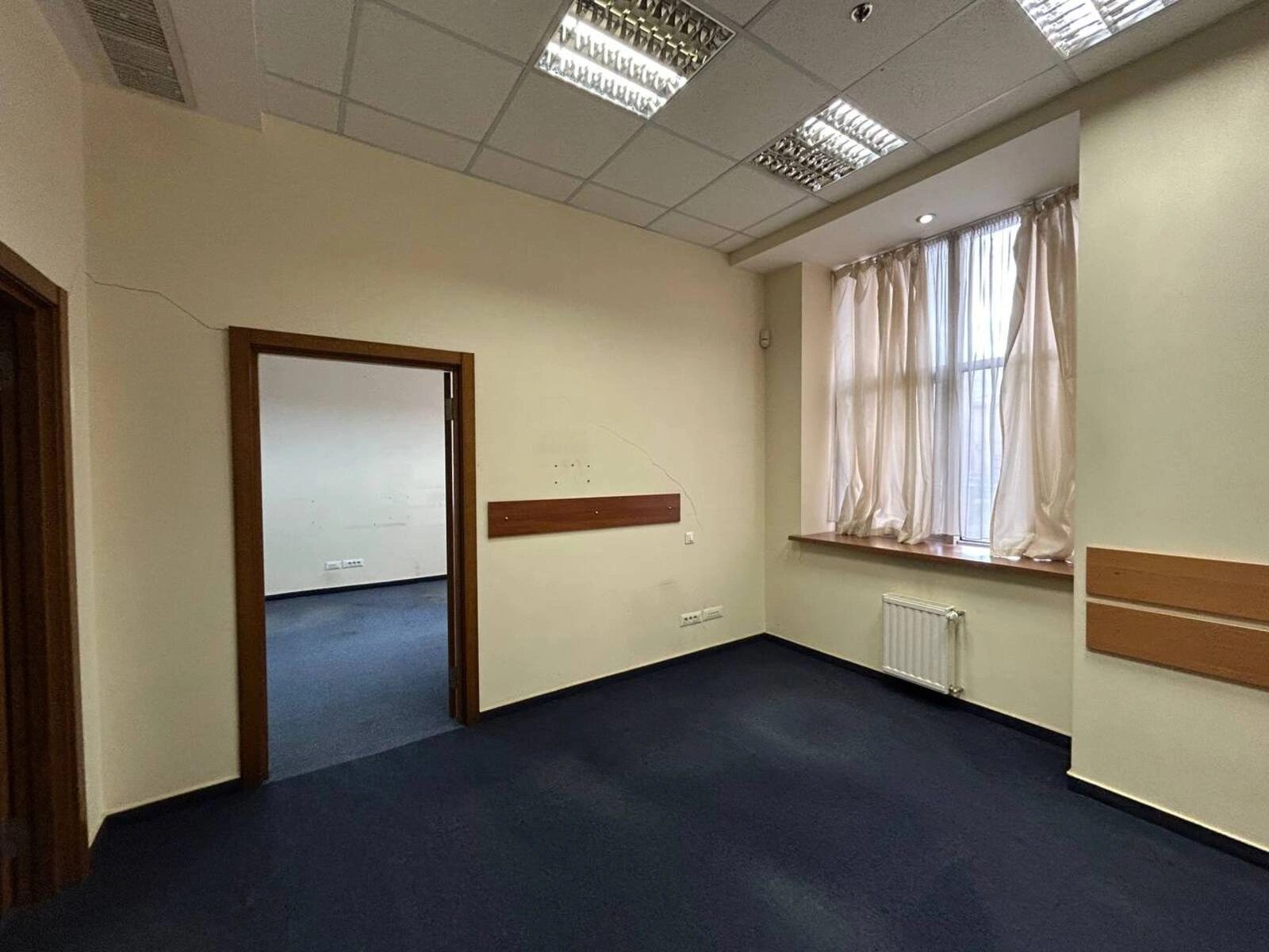 Продам офіс 1175 m², 1 пов./16 поверхів. 5, Базарна вул., Одеса. 