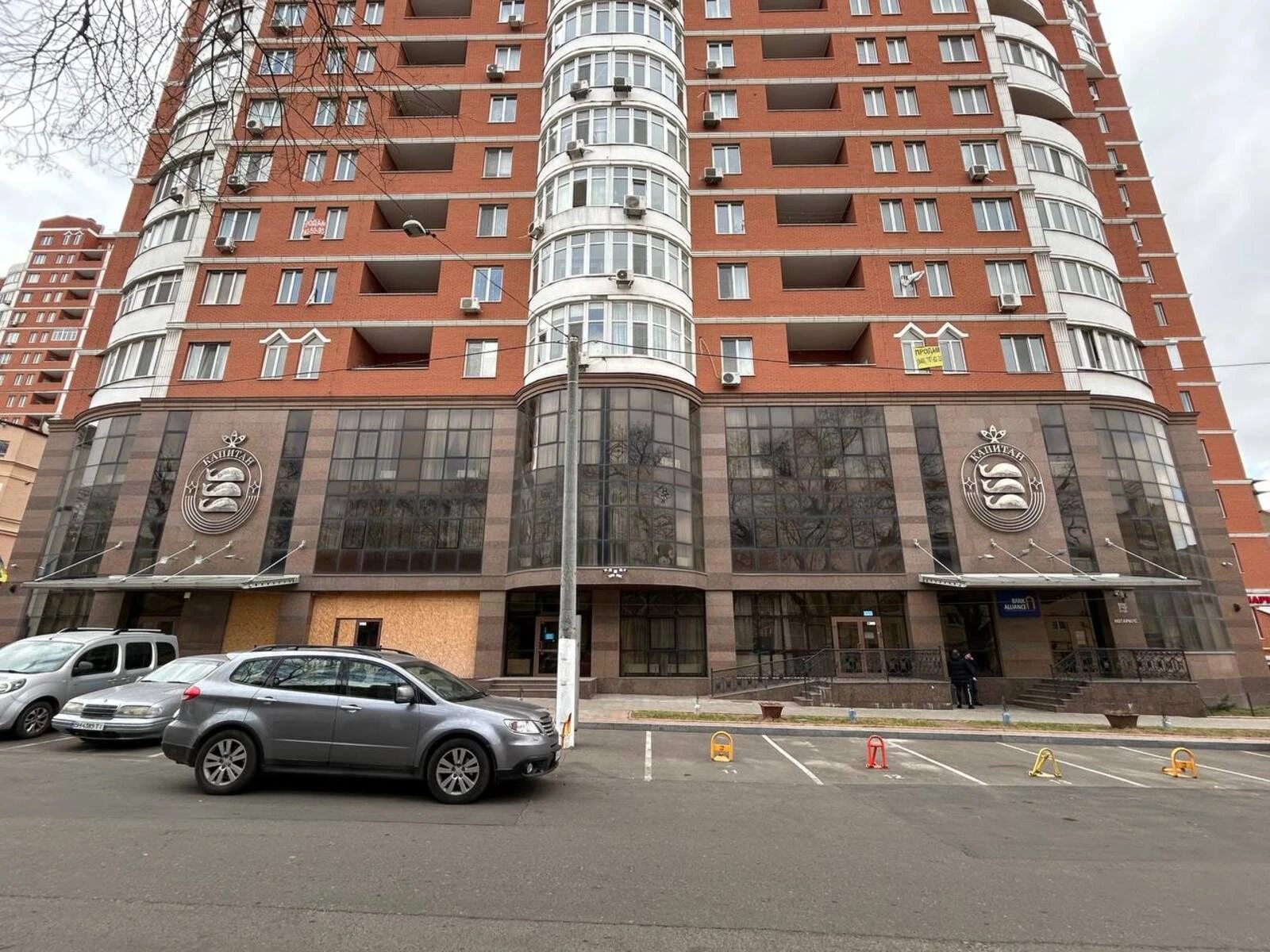 Продам офіс 1175 m², 1 пов./16 поверхів. 5, Базарна вул., Одеса. 